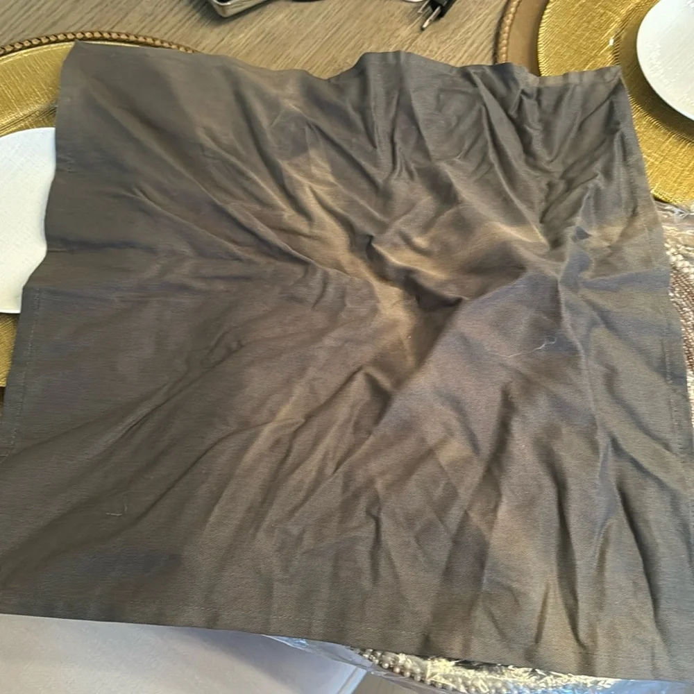 Pier 1 imports 4 Pack gray Cloth Dinner Napkins,
